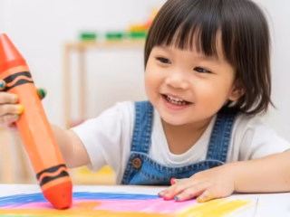Kinh nghiệm chọn bút màu cho bé: bút chì màu cho nét vẽ tinh tế